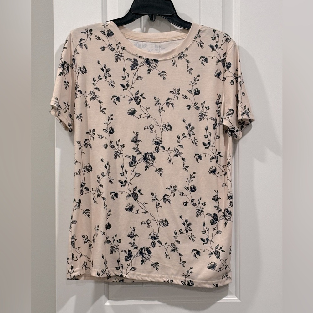 Floral women’s soft tee, size medium